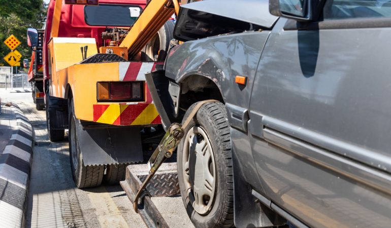 Do not risk more damage to your vehicle. Know the right procedure for safe car towing before you call